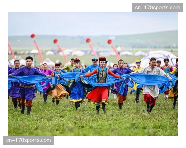 蒙古国庆祝传统摔跤“搏克”入选非遗十周年，那达慕大会规模创纪录